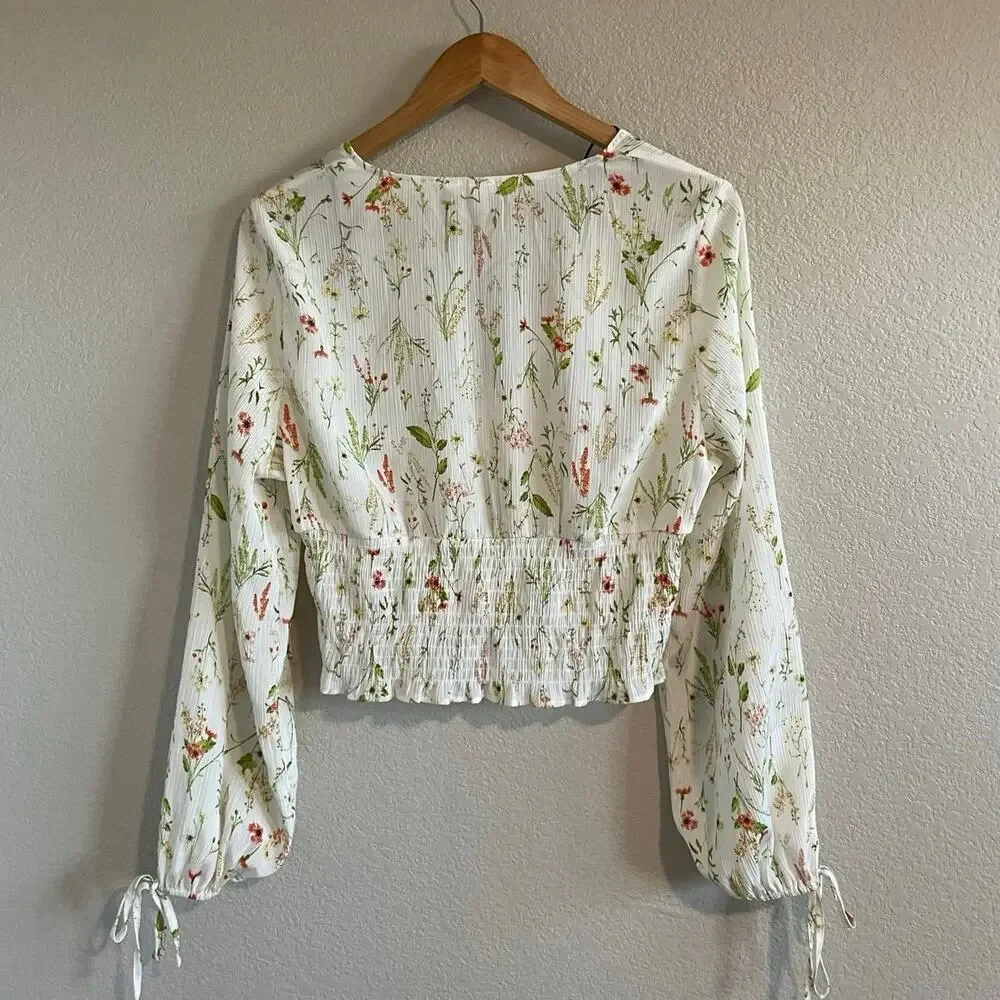 H&M Cropped Vneck Top Smocked Cream Floral Med Feminine Coquette Dainty Cottage - Picture 4 of 9